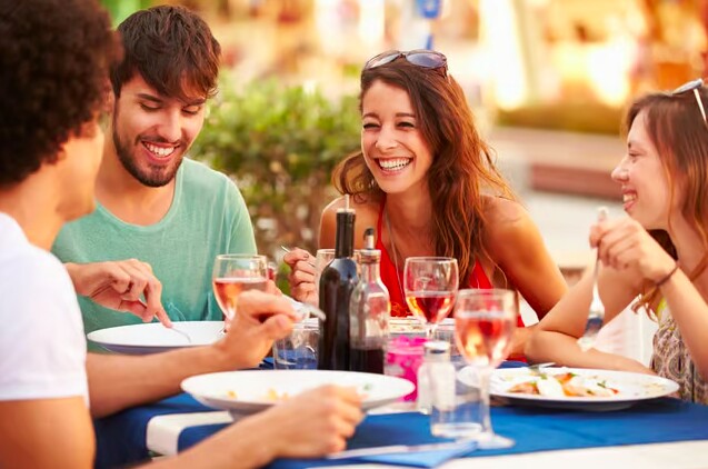Dấu Hiệu 2: Lòng Tốt Của Họ Không Chỉ Xuất Hiện Khi Có Bạn Ở Đó